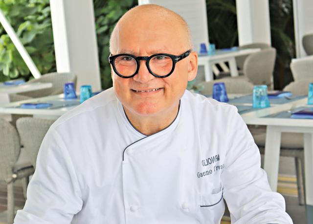 Gaetano Trovato, who runs a two Michelin-star restaurant in Tuscany, trains the LG staff Gaetano Trovato, who runs a two Michelin-star restaurant in Tuscany, trains the LG staff