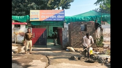 A bunker being constructed outside the Ladhowal police station on Saturday. (HT Photo)