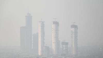 According to the Lancet Commission on pollution and health, air pollution was responsible for 9 million premature deaths in 2015, making it the world’s largest environmental risk factor for disease and premature death. (HT Photo) According to the Lancet Commission on pollution and health, air pollution was responsible for 9 million premature deaths in 2015, making it the world’s largest environmental risk factor for disease and premature death. (HT Photo)