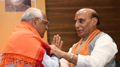 Defence minister Rajnath Singh felicitates Gujarat CM-designate Bhupendra Patel in Gandhinagar on Saturday. (Bhupendra Patel/Twitter) Defence minister Rajnath Singh felicitates Gujarat CM-designate Bhupendra Patel in Gandhinagar on Saturday. (Bhupendra Patel/Twitter)