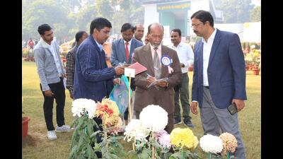 PK Trivedi, director, CSIR-NBRI, Lucknow inaugurated the show. (HT Photo) PK Trivedi, director, CSIR-NBRI, Lucknow inaugurated the show. (HT Photo)