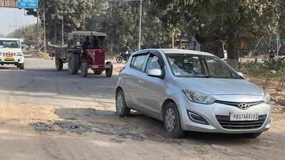 Potholes re-emerged at the stretch between Spice Chowk light point in Industrial Area and Sectors 57, 56 in Phase-1 within a fortnight of patchwork. (HT Photo)