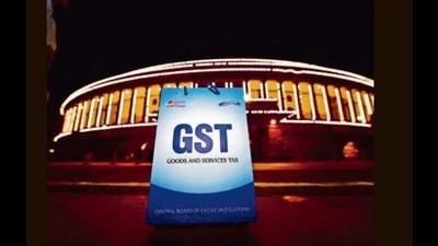 Traders accused tax officials of harassing them in the name of GST and treating them like thieves. (HT Photo)