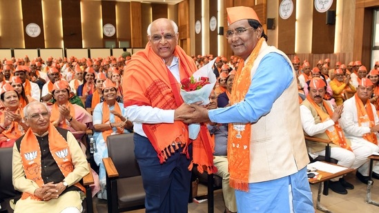 Bhupendra Patel being felicitated during the newly-elected Bharatiya Janata Party (BJP) MLAs' meeting.(ANI)