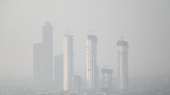 According to the Lancet Commission on pollution and health, air pollution was responsible for 9 million premature deaths in 2015, making it the world’s largest environmental risk factor for disease and premature death. (HT Photo) According to the Lancet Commission on pollution and health, air pollution was responsible for 9 million premature deaths in 2015, making it the world’s largest environmental risk factor for disease and premature death. (HT Photo)