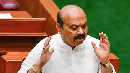 Bommai said that he has asked a delegation of Karnataka Members of Parliament to meet Shah on Monday regarding the border issue Bommai said that he has asked a delegation of Karnataka Members of Parliament to meet Shah on Monday regarding the border issue