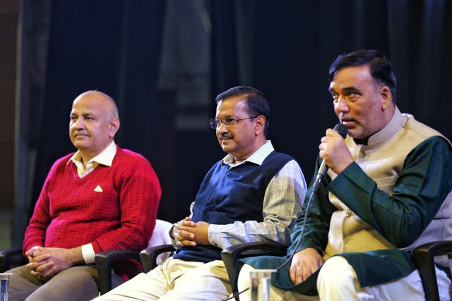 (From left) Delhi deputy chief minister Manish Sisodia, AAP national convenor and Delhi chief minister Arvind Kejriwal, and Delhi AAP convenor Gopal Rai interact with the party’s councillors. (HT Photo) (From left) Delhi deputy chief minister Manish Sisodia, AAP national convenor and Delhi chief minister Arvind Kejriwal, and Delhi AAP convenor Gopal Rai interact with the party’s councillors. (HT Photo)