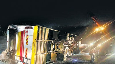 According to the police, the incident occurred around 8pm on Sunday near the Magic Point on the Khopoli Ghat in Raigad. The injured students were rushed to nearby hospitals, where Hritika Khanna (17) and Raj Mhatre (16) were declared dead while the others are being treated. (HT Photo)
