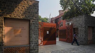 DU vice chancellor Yogesh Singh said on Friday that the university has already enrolled students on the basis of its existing guidelines and will continue to offer honours degrees after three years. (HT Archive) DU vice chancellor Yogesh Singh said on Friday that the university has already enrolled students on the basis of its existing guidelines and will continue to offer honours degrees after three years. (HT Archive)