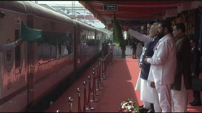 Modi arrived at the Nagpur airport early at 9.35am where he was received by Maharashtra chief minister Eknath Shinde (Twitter Photo) Modi arrived at the Nagpur airport early at 9.35am where he was received by Maharashtra chief minister Eknath Shinde (Twitter Photo)