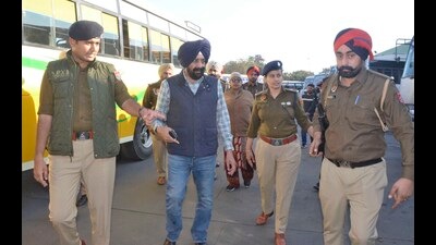 Police conducting inspection at the Ludhiana bus stand on Sunday. (Harvinder Singh/HT) Police conducting inspection at the Ludhiana bus stand on Sunday. (Harvinder Singh/HT)