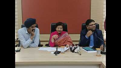 The conference being addressed by municipal commissioner Inderjit Singh, mayor of Lucknow Sanyukta Bhatia, and district magistrate Surya Pal Gangwar in Lucknow on Sunday. (HT PHOTO)