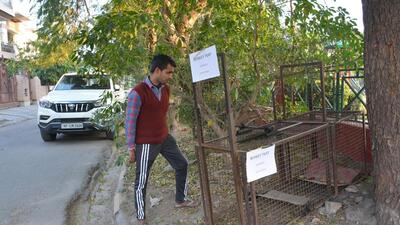 With marauding monkeys regularly sneaking into houses, raiding kitchens for eatables, ransacking homes and destroying gardens in residential areas, officials have set up several cages across the city to capture these mischievous miscreants who have made a nuisance of themselves. (Sant Arora/HT) With marauding monkeys regularly sneaking into houses, raiding kitchens for eatables, ransacking homes and destroying gardens in residential areas, officials have set up several cages across the city to capture these mischievous miscreants who have made a nuisance of themselves. (Sant Arora/HT)