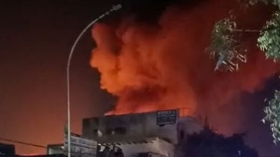 Fire broke out at Gejha village in Noida. (HT -Courtesy)