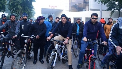 Union Health Minister Mansukh Mandaviya during a cycle rally in Varanasi, Uttar Pradesh on Sunday. (@mansukhmandviya/ Twitter)