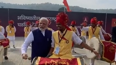 PM Modi playing 'dhol' in Nagpur. (PMO)