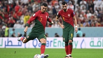 Portugal teammates Bruno Fernandes and Cristiano Ronaldo (getty images) Portugal teammates Bruno Fernandes and Cristiano Ronaldo (getty images)