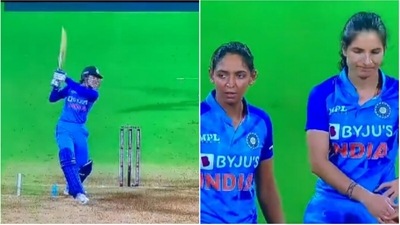 Smriti Mandhana; Harmanpreet Kaur (L) with Renuka Thakur (Twitter) Smriti Mandhana; Harmanpreet Kaur (L) with Renuka Thakur (Twitter)