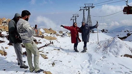 According to Government data, Kashmir witnessed a record number of 1.62 crore tourists this season.(Representative Image/HT File) According to Government data, Kashmir witnessed a record number of 1.62 crore tourists this season.(Representative Image/HT File)