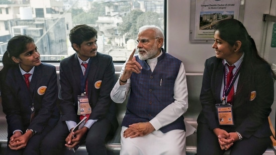 PM Modi also laid the foundation stone for the redevelopment of Nagpur and Ajni railway stations to be redeveloped at a cost of about <span class='webrupee'>₹</span>590 crore and <span class='webrupee'>₹</span>360 crore respectively.(PTI)