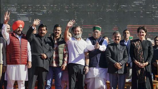 Senior Congress leaders including party president Mallikarjun Kharge, Rahul Gandhi and Priyanka Gandhi attended the swearing-in ceremony of Himachal Pradesh chief minister. (PTI)