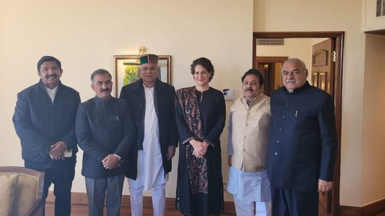 Congress leaders Priyanka Gandhi Vadra and Bhupesh Baghel attended the&nbsp;oath-taking ceremony of the Himachal Pradesh CM. (HT Photo)