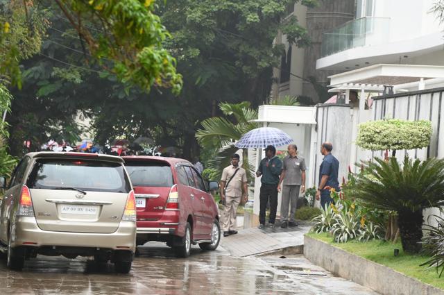 CBI officials arrive at BRS MLC Kavitha's residence in Hyderabad on Sunday. (PTI) CBI officials arrive at BRS MLC Kavitha's residence in Hyderabad on Sunday. (PTI)