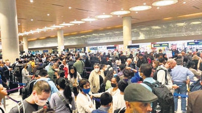 On Saturday, the domestic passengers saw a 26.28% increase from 88,243 passengers on the same day last year to 1,11,441. International passenger footfalls witnessed a 140% increase from 16,456 to 39,547 passengers. (HT Photo) On Saturday, the domestic passengers saw a 26.28% increase from 88,243 passengers on the same day last year to 1,11,441. International passenger footfalls witnessed a 140% increase from 16,456 to 39,547 passengers. (HT Photo)
