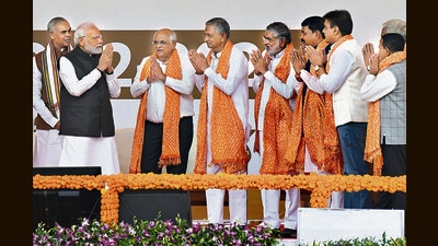 Prime Minister Narendra Modi exchanges greetings with Gujarat chief minister Bhupendra Patel (third from left) and other BJP leaders, at the oath-taking ceremony in Gandhinagar on Monday. (ANI) Prime Minister Narendra Modi exchanges greetings with Gujarat chief minister Bhupendra Patel (third from left) and other BJP leaders, at the oath-taking ceremony in Gandhinagar on Monday. (ANI)