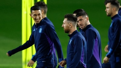 Argentina's Lionel Messi with Rodrigo De Paul and Angel Di Maria with teammates during training (REUTERS)