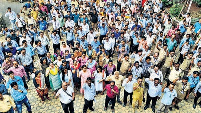 Thane, India - December 12, 2022: All unions and associations of electricity company employees, officers, engineers stage a protest against Adani, state government and central government for privatization of electricity industry of Maharashtra and its policies, in front MSDCL Office, Wagle Estate, in Thane, Mumbai, India, on Monday, December 12, 2022. (Praful Gangurde/HT Photo) (HT PHOTO) Thane, India - December 12, 2022: All unions and associations of electricity company employees, officers, engineers stage a protest against Adani, state government and central government for privatization of electricity industry of Maharashtra and its policies, in front MSDCL Office, Wagle Estate, in Thane, Mumbai, India, on Monday, December 12, 2022. (Praful Gangurde/HT Photo) (HT PHOTO)
