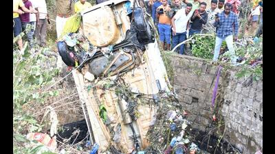 The car being fished out of the well in Chhattisgarh. (Sourced photo)