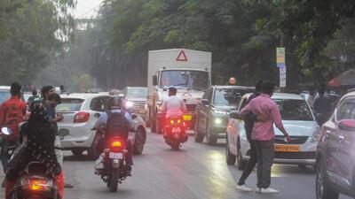 The congestion is not restricted to the main roads but has slithered its way into adjacent areas of Viman Nagar. (Shankar Narayan/HT PHOTO) The congestion is not restricted to the main roads but has slithered its way into adjacent areas of Viman Nagar. (Shankar Narayan/HT PHOTO)