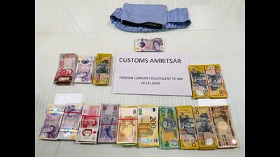 The female passenger and the main gang operator were arrested and produced before the Chief Judicial Magistrate (CJM), Amritsar, who granted two days remand to the Customs department. Further investigation is in progress. (HT photo)