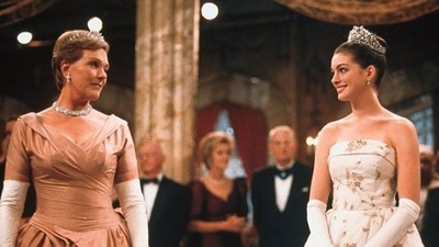 Julie Andrews and Anne Hathaway starred in the previous two Princess Diaries movies. Julie Andrews and Anne Hathaway starred in the previous two Princess Diaries movies.