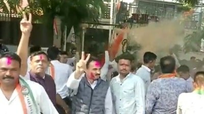 NCP workers celebrate after Anil Deshmukh gets bail in case by CBI| Video (Twitter)