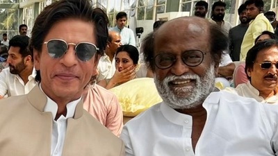 Shah Rukh Khan shared an unseen picture with Rajinikanth.