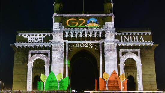 Mumbai’s poor AQI had figured in the talks between G20 Sherpa Amitabh Kant and municipal commissioner I S Chahal some days ago. While Chahal blamed refineries and the Tata Power plant for major pollution, Kant on Monday said that the emission of sulphur-dioxide refineries was within prescribed norms. Kant, who also spoke to Union petroleum secretary M M Kutty, said that two refineries in the Mahul area would have to ensure that they reduced sulphur emissions. (Bhushan Koyande/HT Photo)