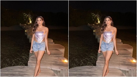 Janhvi opted for a minimal makeup to complement her beach attire. In red eyeshadow with silver sparkle, black eyeliner, mascara-laden eyelashes, contoured cheeks and a shade of nude lipstick, Janhvi aced the look to perfection.&nbsp;(Instagram/@janhvikapoor)