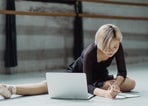 Health experts on the importance of stretching throughout your workday (Budgeron Bach) Health experts on the importance of stretching throughout your workday (Budgeron Bach)