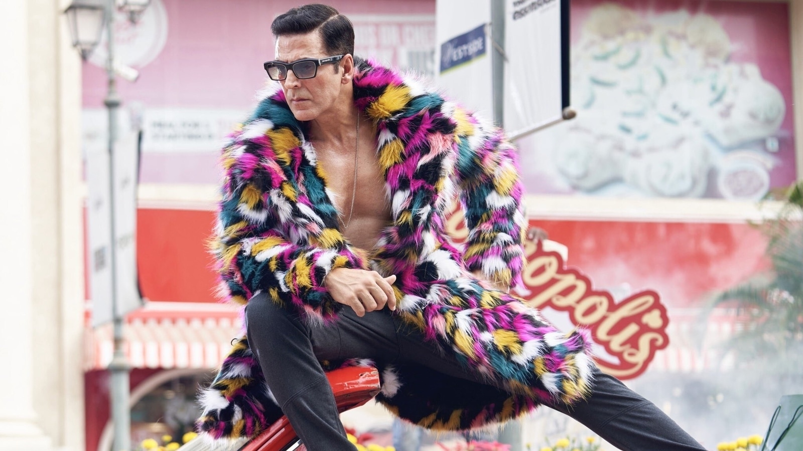 Akshay Kumars New Pic In Funky Fur Coat Has Fans Comparing Him To