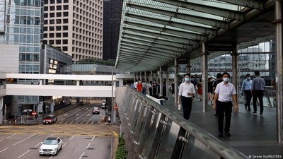 Overseas travelers are no longer required to stay out of bars during their first three days in Hong Kong. (Tyrone Siu/REUTERS) Overseas travelers are no longer required to stay out of bars during their first three days in Hong Kong. (Tyrone Siu/REUTERS)
