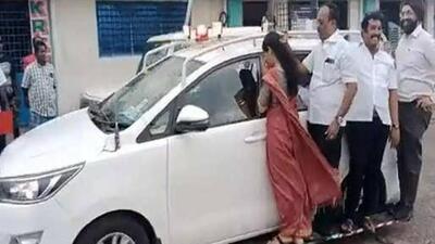 Chennai mayor R Priya, 28, hopped onto the footboard of a vehicle that was part of the CM’s convoy during an inspection of the city (Twitter/annamalai_k) Chennai mayor R Priya, 28, hopped onto the footboard of a vehicle that was part of the CM’s convoy during an inspection of the city (Twitter/annamalai_k)
