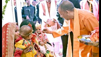 Chief minister Yogi Adityanath at the Prabuddh Jan Sammelan organised in Mathura on Tuesday. (HT Photo) Chief minister Yogi Adityanath at the Prabuddh Jan Sammelan organised in Mathura on Tuesday. (HT Photo)