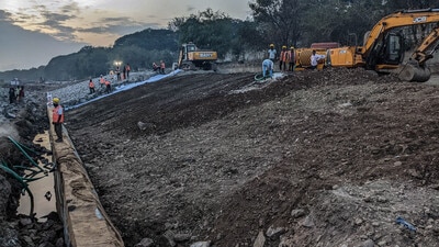Construction work underway at Bund Garden on Tuesday. (Shankar Narayan/HT PHOTO) Construction work underway at Bund Garden on Tuesday. (Shankar Narayan/HT PHOTO)
