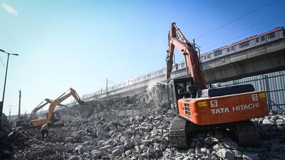 Cranes seen demolishing Punjabi Bagh Club Flyover due to an ongoing project for the construction of elevated road at Punjabi Bagh. (Sanchit Khanna/HT Photo) Cranes seen demolishing Punjabi Bagh Club Flyover due to an ongoing project for the construction of elevated road at Punjabi Bagh. (Sanchit Khanna/HT Photo)
