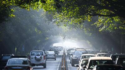 Delhi recorded a minimum temperarture of 8.9°C on Tuesday, which is around normal for this time of the year. (Sanchit Khanna/HT Photo)