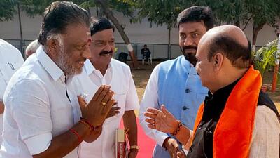 Former Tamil Nadu deputy chief minister O Panneerselvam met BJP leaders on the sidelines of the swearing-in ceremony of Gujarat chief minister Bhupendra Patel in Gandhinagar on Monday. (ANI) Former Tamil Nadu deputy chief minister O Panneerselvam met BJP leaders on the sidelines of the swearing-in ceremony of Gujarat chief minister Bhupendra Patel in Gandhinagar on Monday. (ANI)