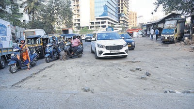Mumbai, India - December 13, 2022: Road repairing work incomplete as BMC stops work on Captain Sawant Marg, Jogeshwari, in Mumbai, India, on Tuesday, December 13, 2022. (Photo by Vijay Bate/HT Photo) (HT PHOTO) Mumbai, India - December 13, 2022: Road repairing work incomplete as BMC stops work on Captain Sawant Marg, Jogeshwari, in Mumbai, India, on Tuesday, December 13, 2022. (Photo by Vijay Bate/HT Photo) (HT PHOTO)