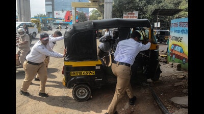 Traffic police sideline the autos parked outside RTO in Pune. (Shankar Narayan/HT PHOTO) Traffic police sideline the autos parked outside RTO in Pune. (Shankar Narayan/HT PHOTO)